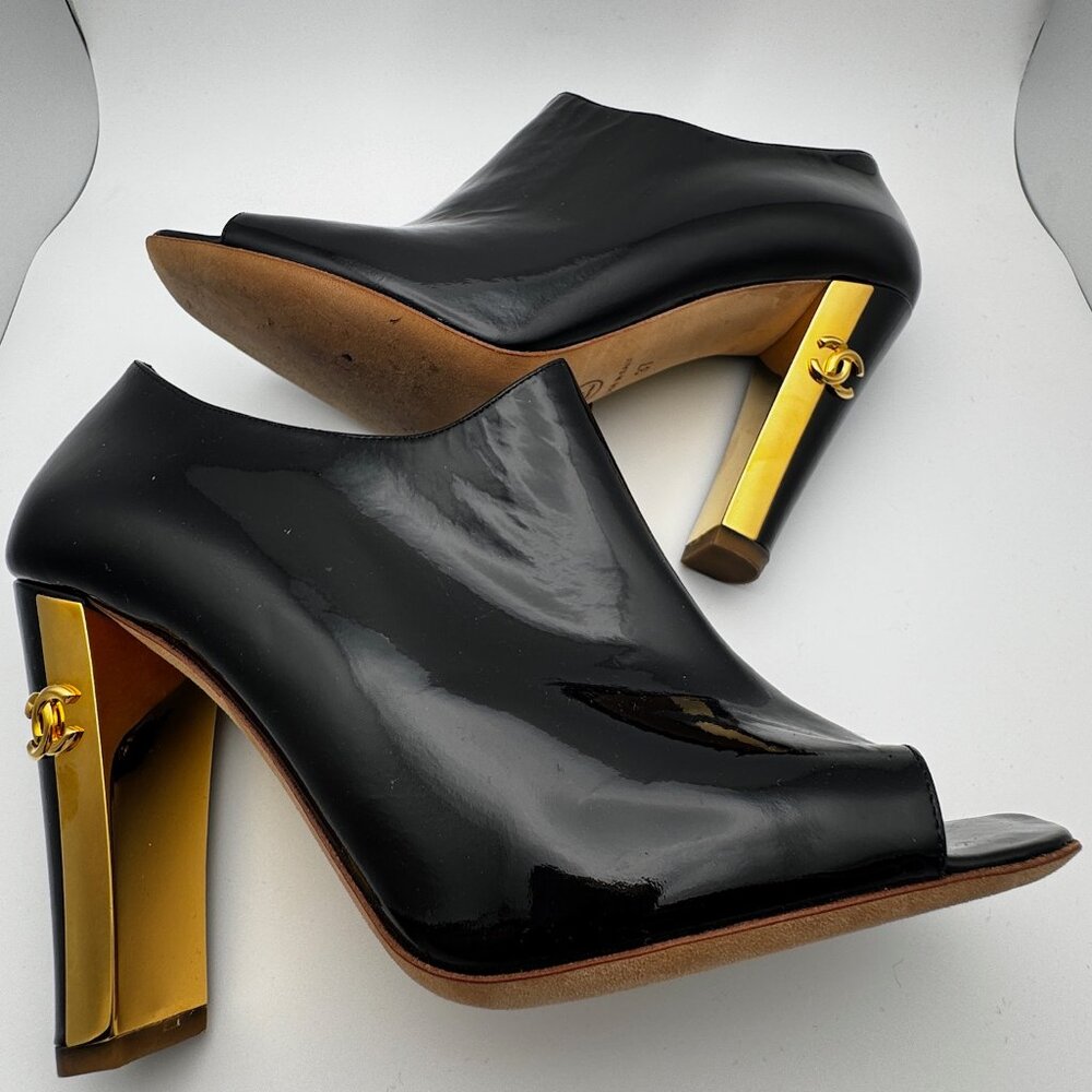 CHANEL Open-Toed Ankle Boot with Gold Detail Sz EUR 37/ US 6.5 - Picture 5 of 11